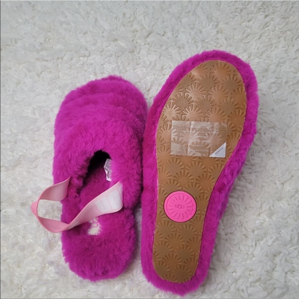New Ugg Slippers Dragonfruit size 7